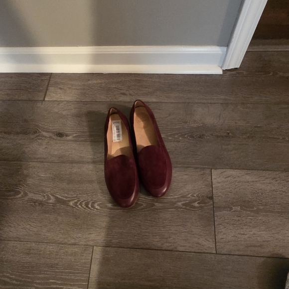 NWT- Dansko Elegant Burgundy Loafers for Women - Picture 2 of 9